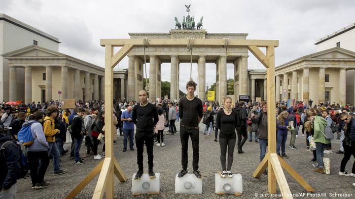 Does Germany’s weak climate plan reflect a polarized public?